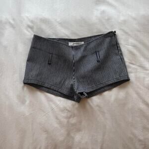 Gimaguas black white striped shorts